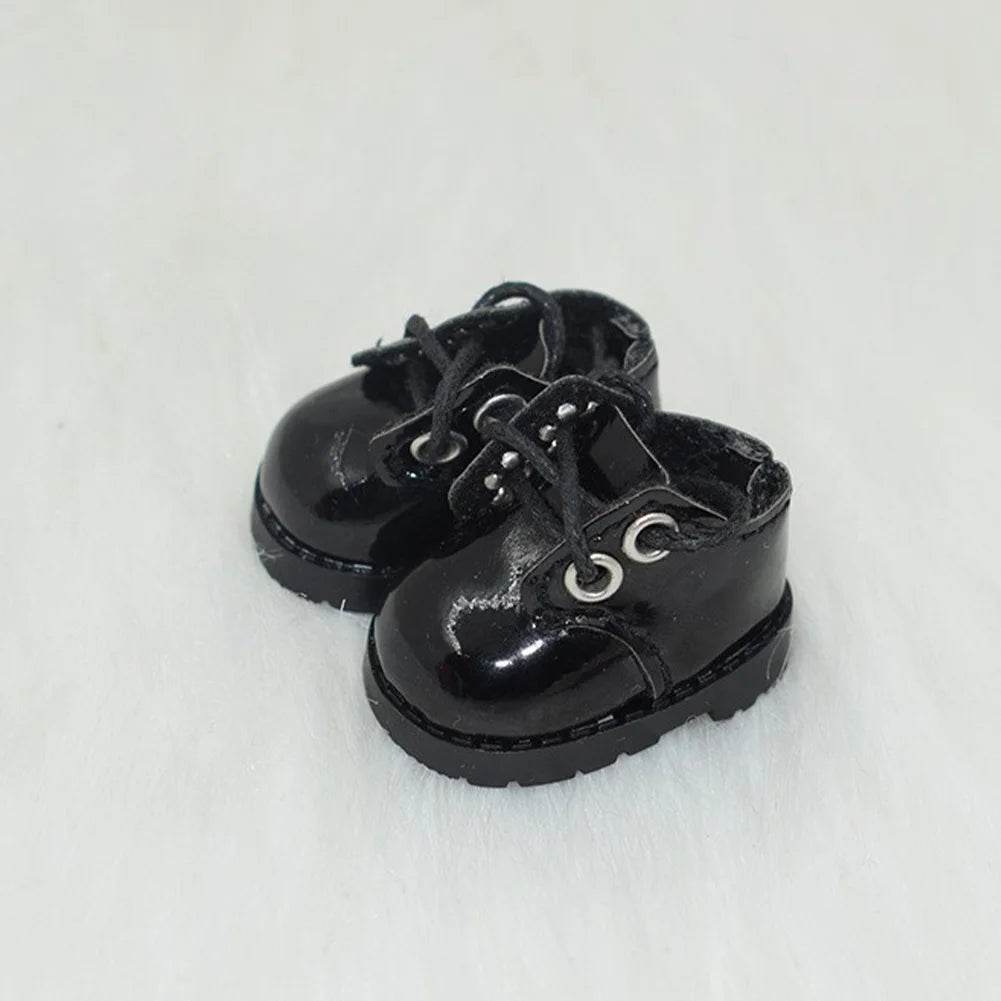 Glossy black miniature lace-up boots with thick soles for 17cm dolls.