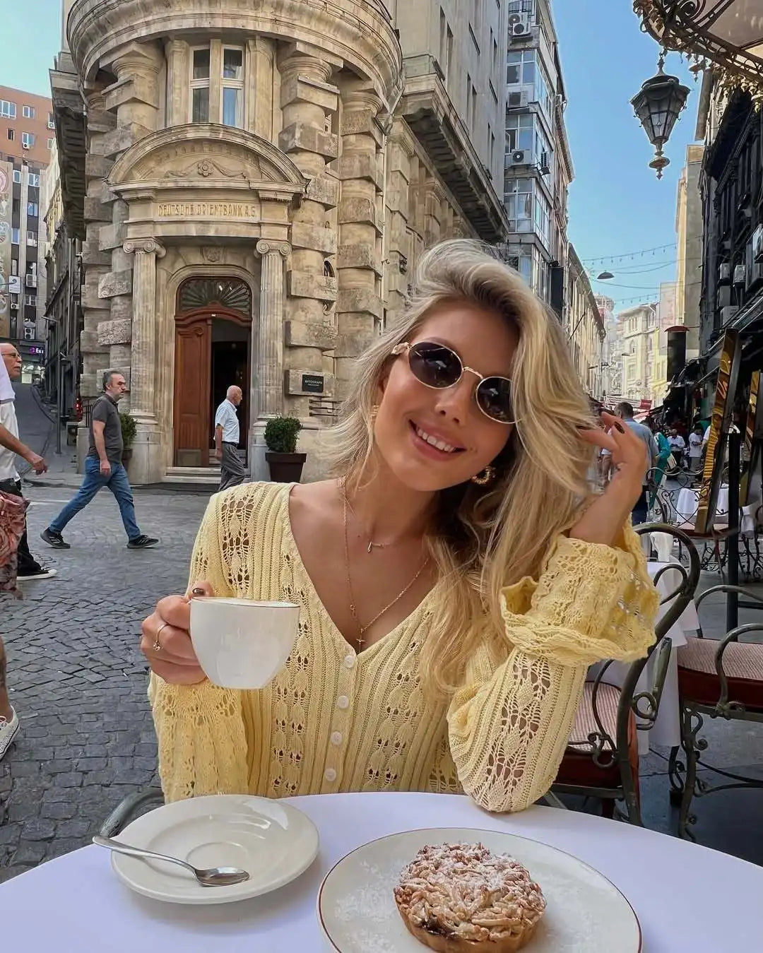 Tuularose Knitted V-Neck Top