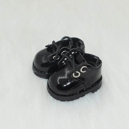 Glossy black miniature lace-up boots with thick soles for 17cm dolls.